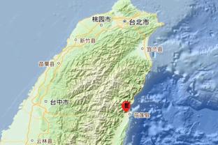 B费数据：8次关键传球0助攻，2解围1拦截2抢断，评分8.2全场第2